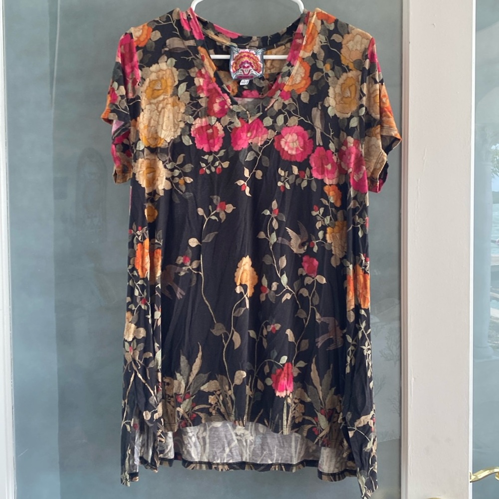 Johnny was floral top size large